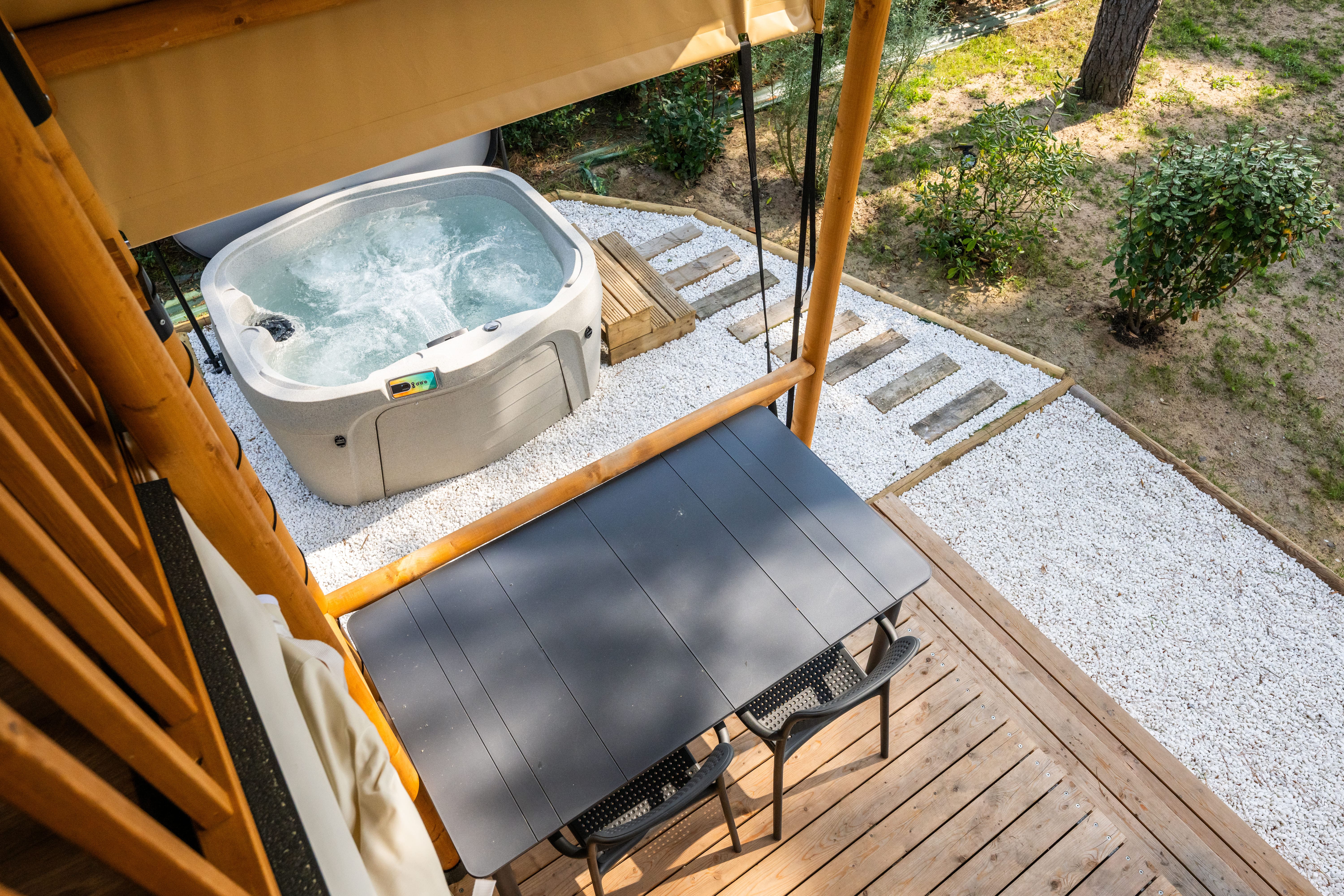 Nature Lodge – 2 chambres – Spa  (draps et serviettes inclus) 2/4 Pers.