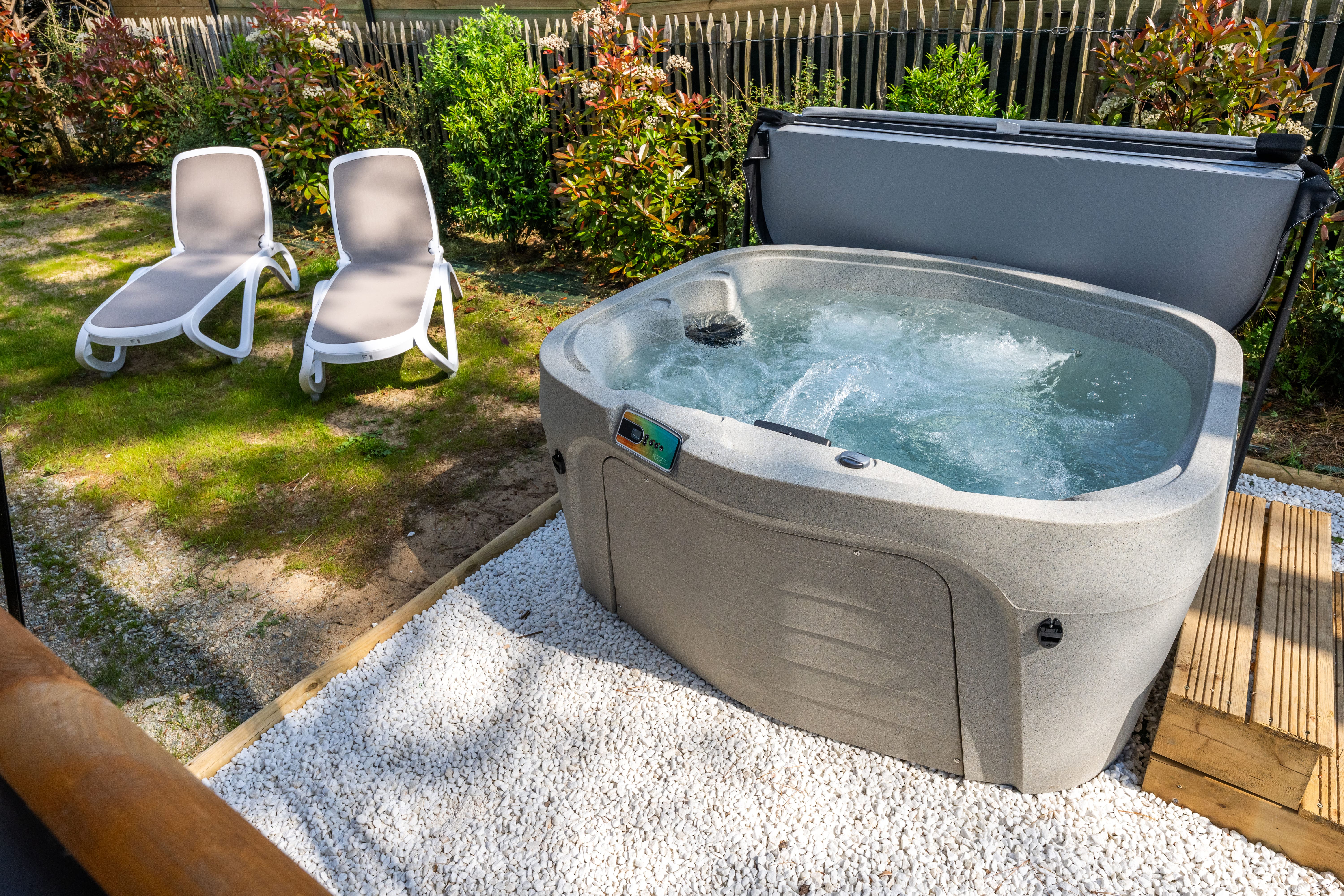 Nature Lodge – 2 chambres – Spa  (draps et serviettes inclus) 2/4 Pers.