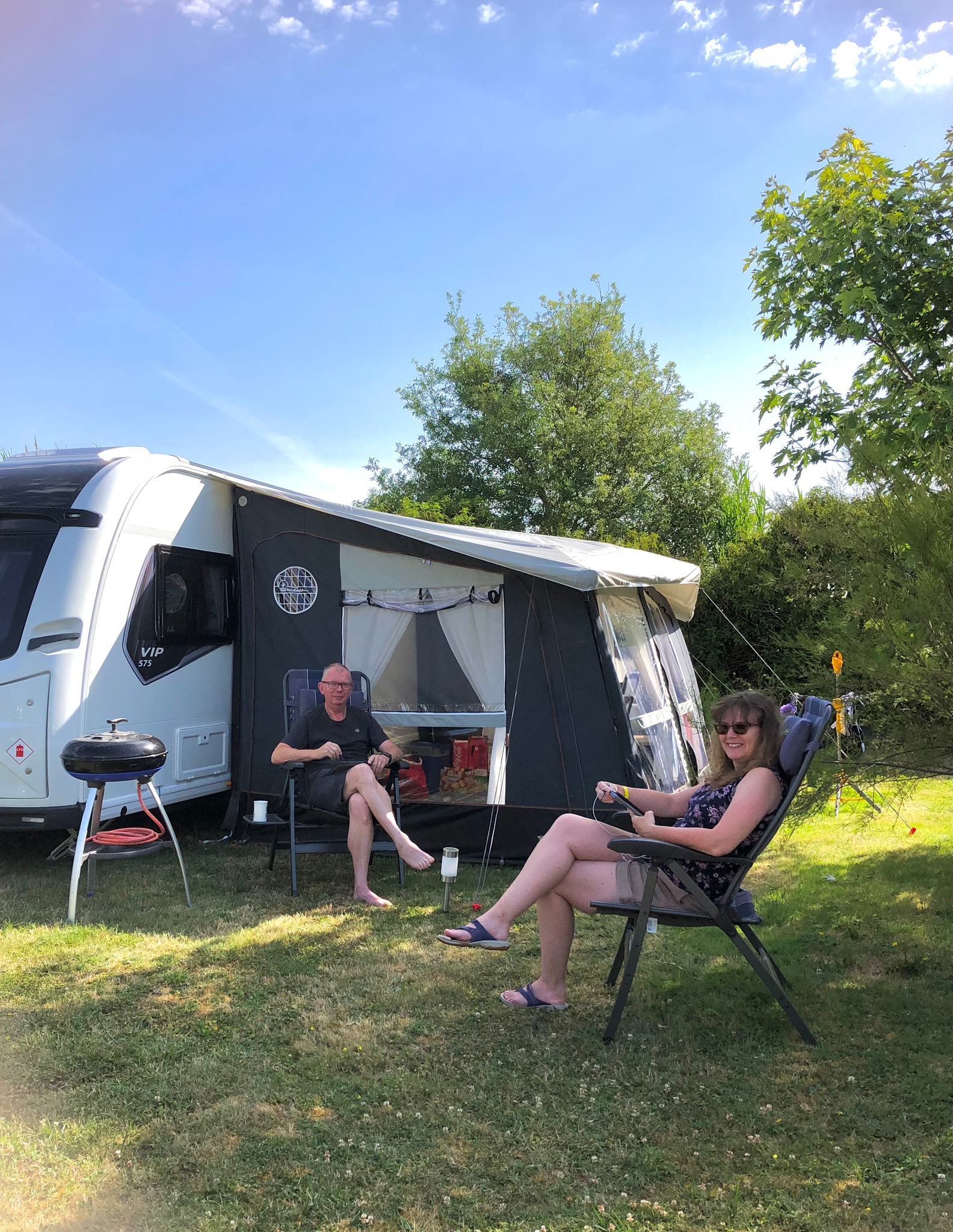 Pitch caravan + 7.50 m (water, electricity, drain, and 1 vehicle) 1/2 Ppl.