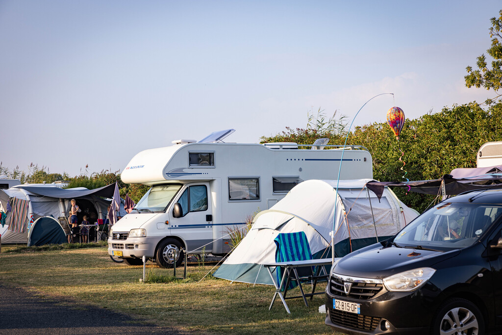 Pitch tent or trailer tent – 7.50 m (water, electricity and 1 vehicle) 1/2 Ppl.