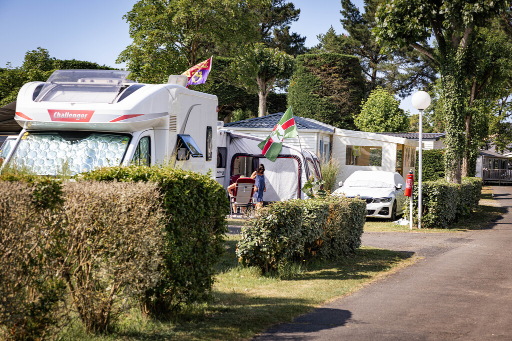 Pitch motor home + 7.50 m  (water, electricity, drain and 1 vehicle) 1/2 Ppl.
