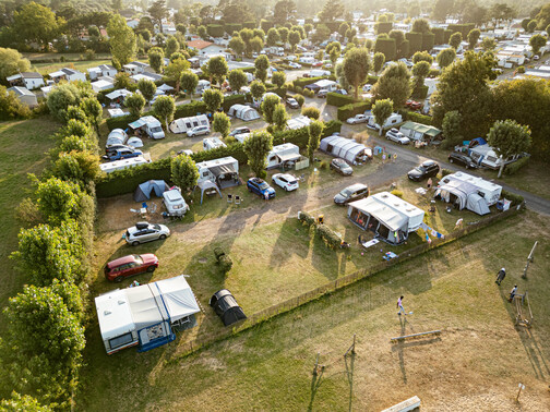Pitch tent or trailer tent + 7.50 m  (water, electricity and 1 vehicle) 1/2 Ppl.